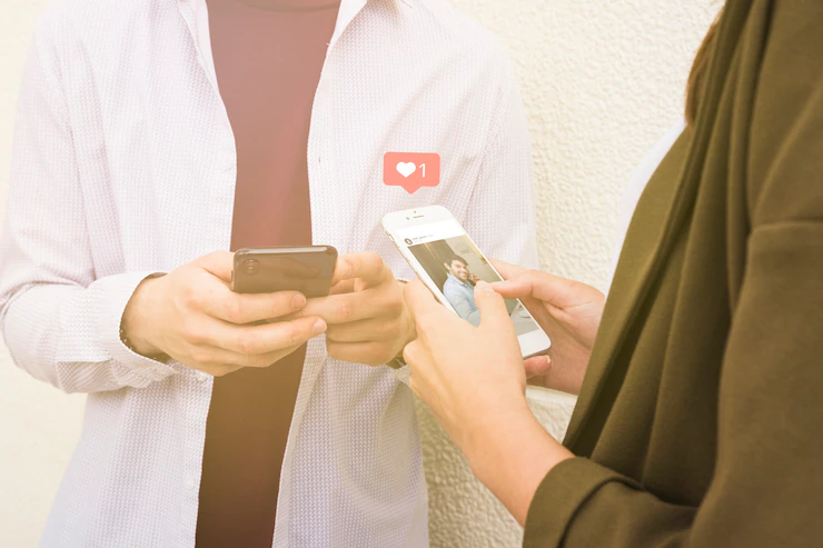 The Impact of Social Media Comparisons on Relationship Satisfaction